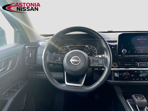 Used 2024 Nissan Pathfinder SV image 29