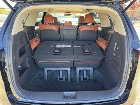 Certified 2024 Kia Carnival SX image 17