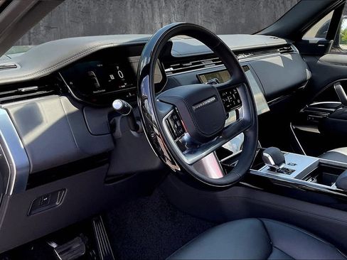 Used 2025 Land Rover Range Rover SE image 7