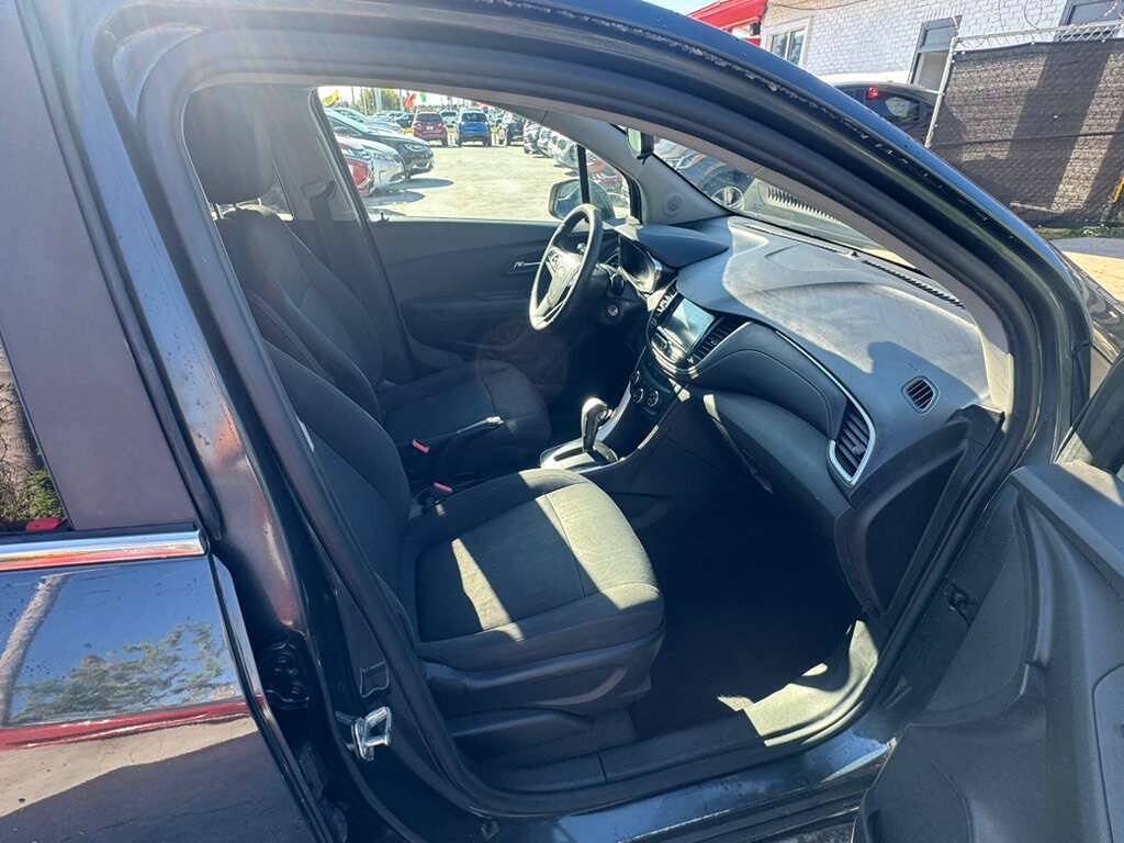 Used 2017 Chevrolet Trax LT FWD image 3