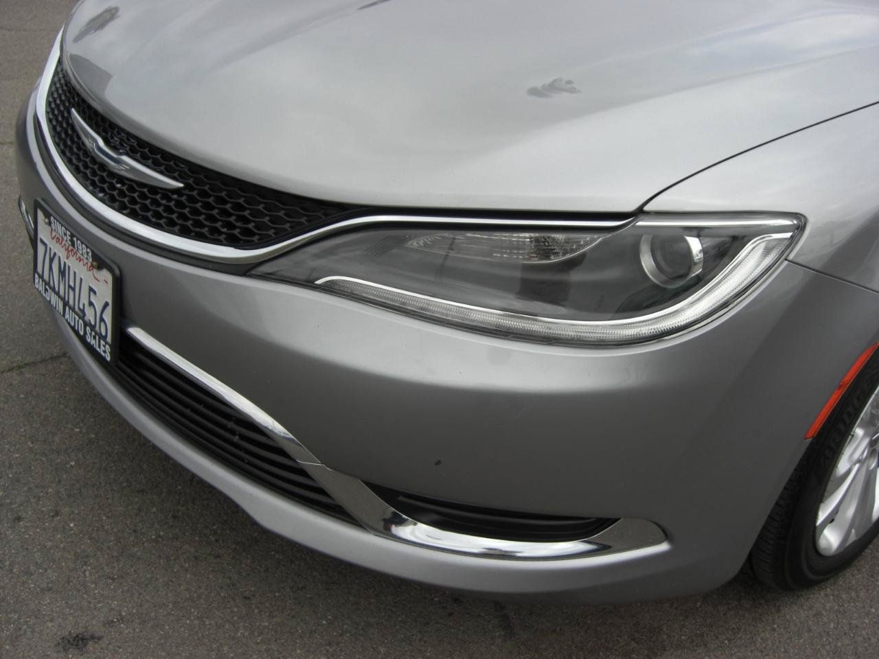 Used 2015 Chrysler 200 Limited FWD image 5