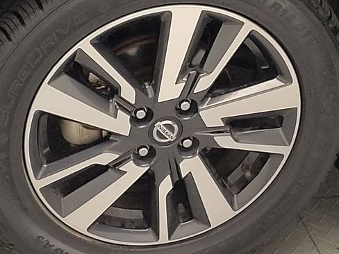 Used 2020 Nissan Versa SV FWD image 31