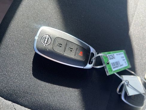 New 2025 Nissan Kicks Play S image 28