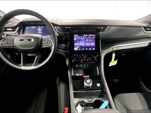 New 2025 Jeep Grand Cherokee Laredo X w/ Luxury Tech Group I image 9