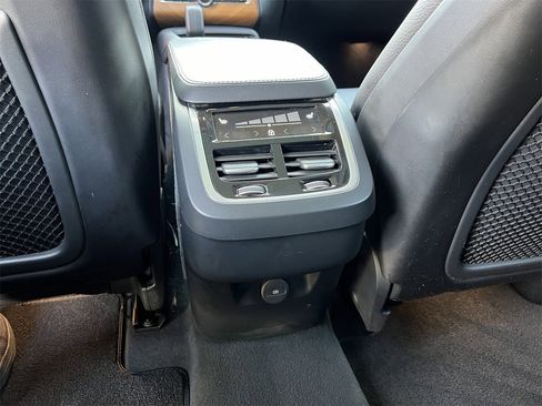 Used 2024 Volvo XC90 B6 Plus image 24