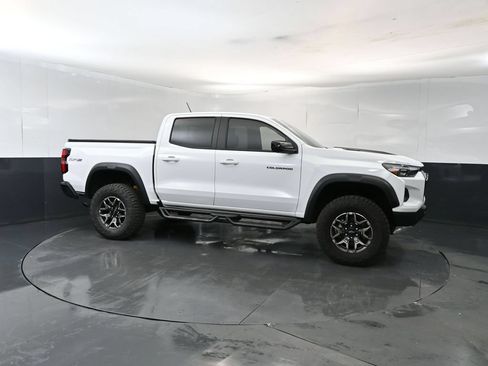 Used 2026 Chevrolet Colorado ZR2 w/ Technology Package AWD/4WD image 7