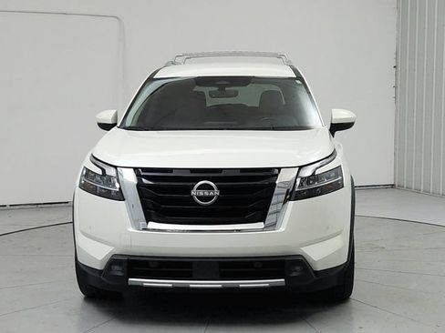 Used 2023 Nissan Pathfinder SL FWD image 2