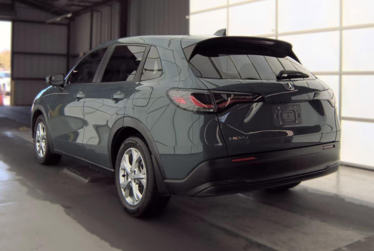 Used 2025 Honda HR-V LX image 8