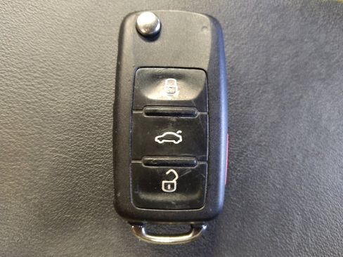 Used 2017 Volkswagen Beetle 1.8T Dune image 32