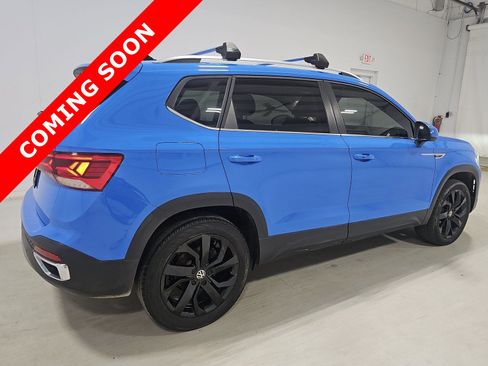 Used 2024 Volkswagen Taos SE w/ Black Wheel Package FWD image 5