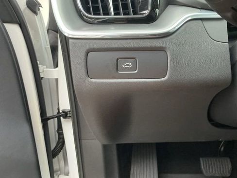 Certified 2023 Volvo XC60 B5 Core w/ Climate Package FWD image 22
