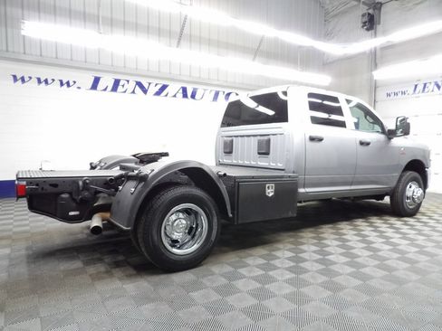 Used 2024 RAM 3500 Tradesman w/ Chrome Appearance Group AWD/4WD image 5
