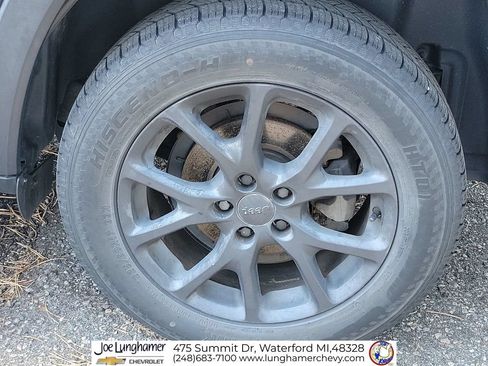 Used 2017 Jeep Cherokee Latitude w/ Safety/Convenience Group FWD image 32