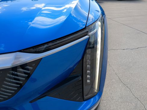 New 2026 Cadillac Optiq Luxury 1 image 9