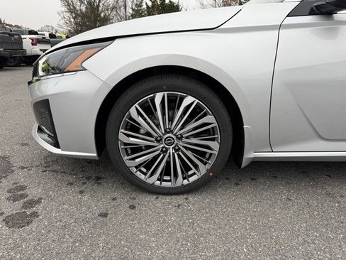 New 2025 Nissan Altima 2.5 SL image 9