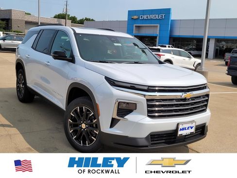 New 2026 Chevrolet Traverse LT w/ Sun and Wheel Package FWD image 1