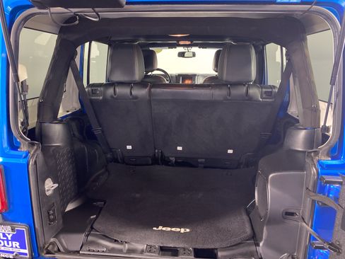 Used 2014 Jeep Wrangler Unlimited Sahara AWD/4WD image 30