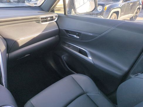 Used 2024 Toyota Venza Nightshade image 18