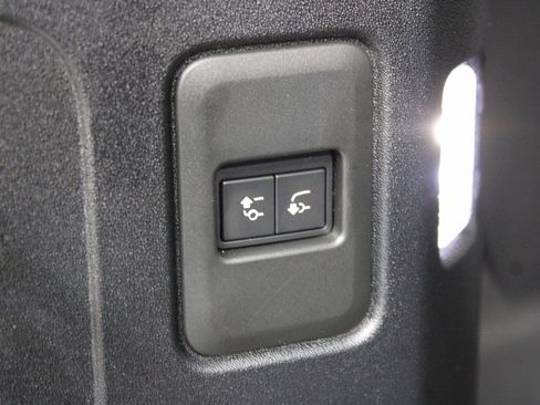 Used 2020 Land Rover Defender 110 S image 46