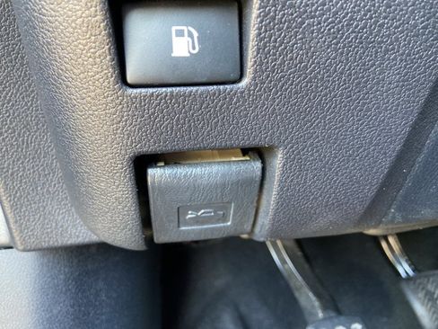 Used 2018 Toyota Prius Four image 43