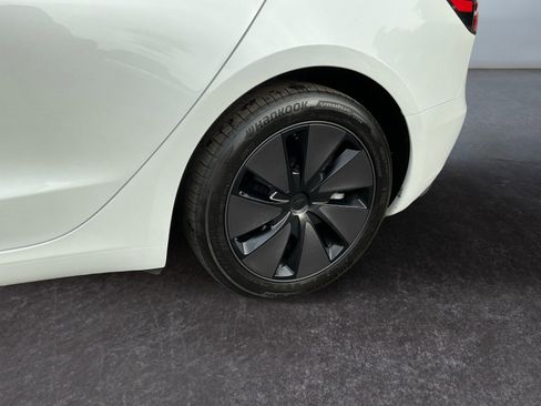 Used 2024 Tesla Model 3 Standard Range image 10