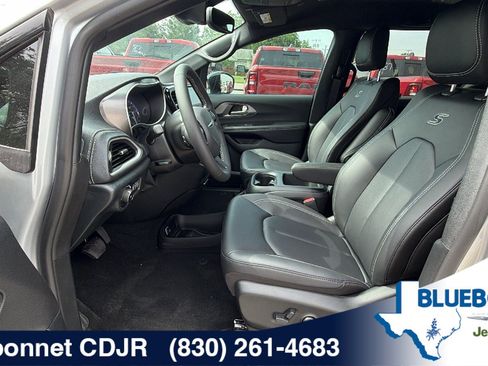 New 2026 Chrysler Pacifica Select w/ S Appearance Package FWD image 12