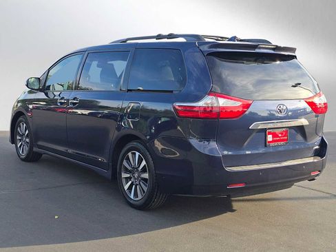 Used 2019 Toyota Sienna Limited image 5