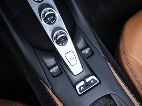 Certified 2022 Ferrari 812 GTS Base image 38