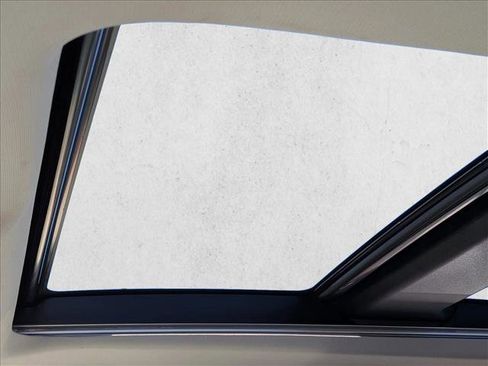 Used 2019 Toyota RAV4 Limited image 16