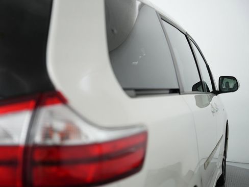 Used 2019 Toyota Sienna Limited Premium image 69