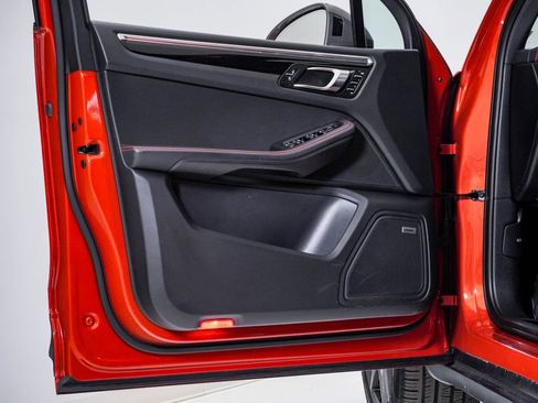 Certified 2023 Porsche Macan Turbo image 25