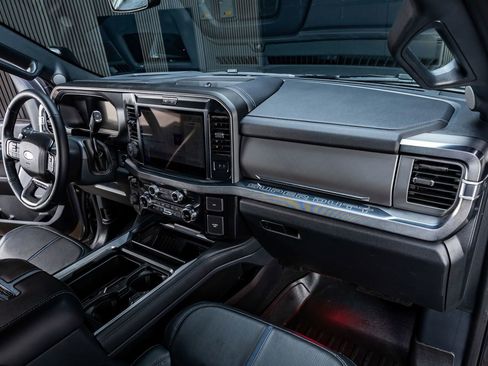 Used 2025 Ford F250 Platinum AWD/4WD image 17