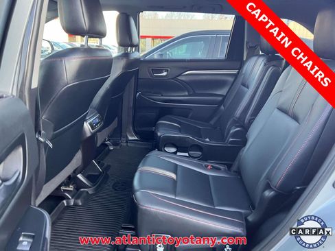 Used 2019 Toyota Highlander SE image 18