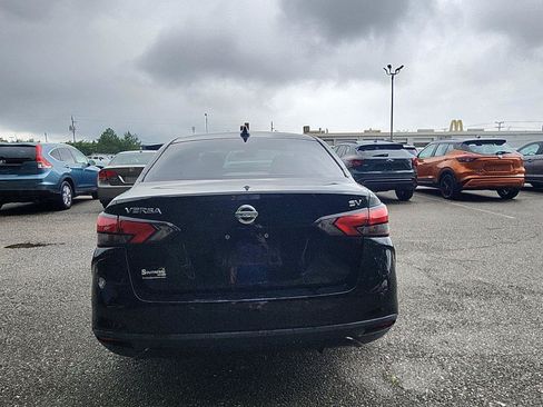 Used 2021 Nissan Versa SV FWD image 4