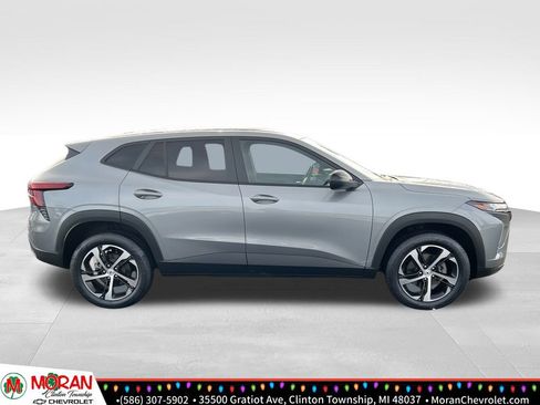 Certified 2024 Chevrolet Trax RS w/ Driver Confidence Package image 6