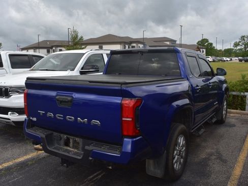 Used 2025 Toyota Tacoma SR5 image 5