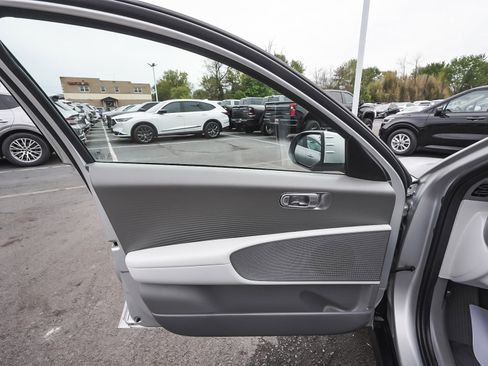 Used 2024 Hyundai Ioniq 6 SEL AWD/4WD image 9
