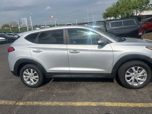 Used 2019 Hyundai Tucson SE image 2