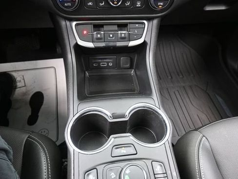 Used 2023 GMC Terrain SLT w/ Tech Package FWD image 11