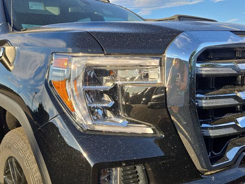 Used 2020 GMC Sierra 1500 SLE w/ Remote Start Package AWD/4WD image 7