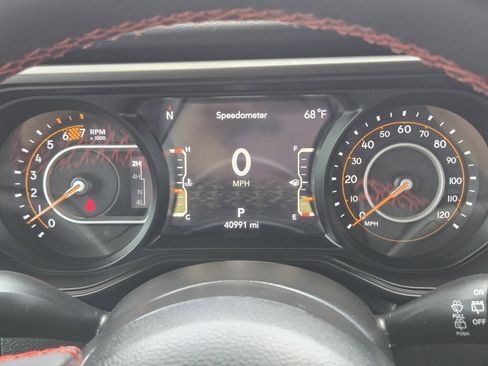 Used 2024 Jeep Wrangler Rubicon w/ Technology Group AWD/4WD image 18