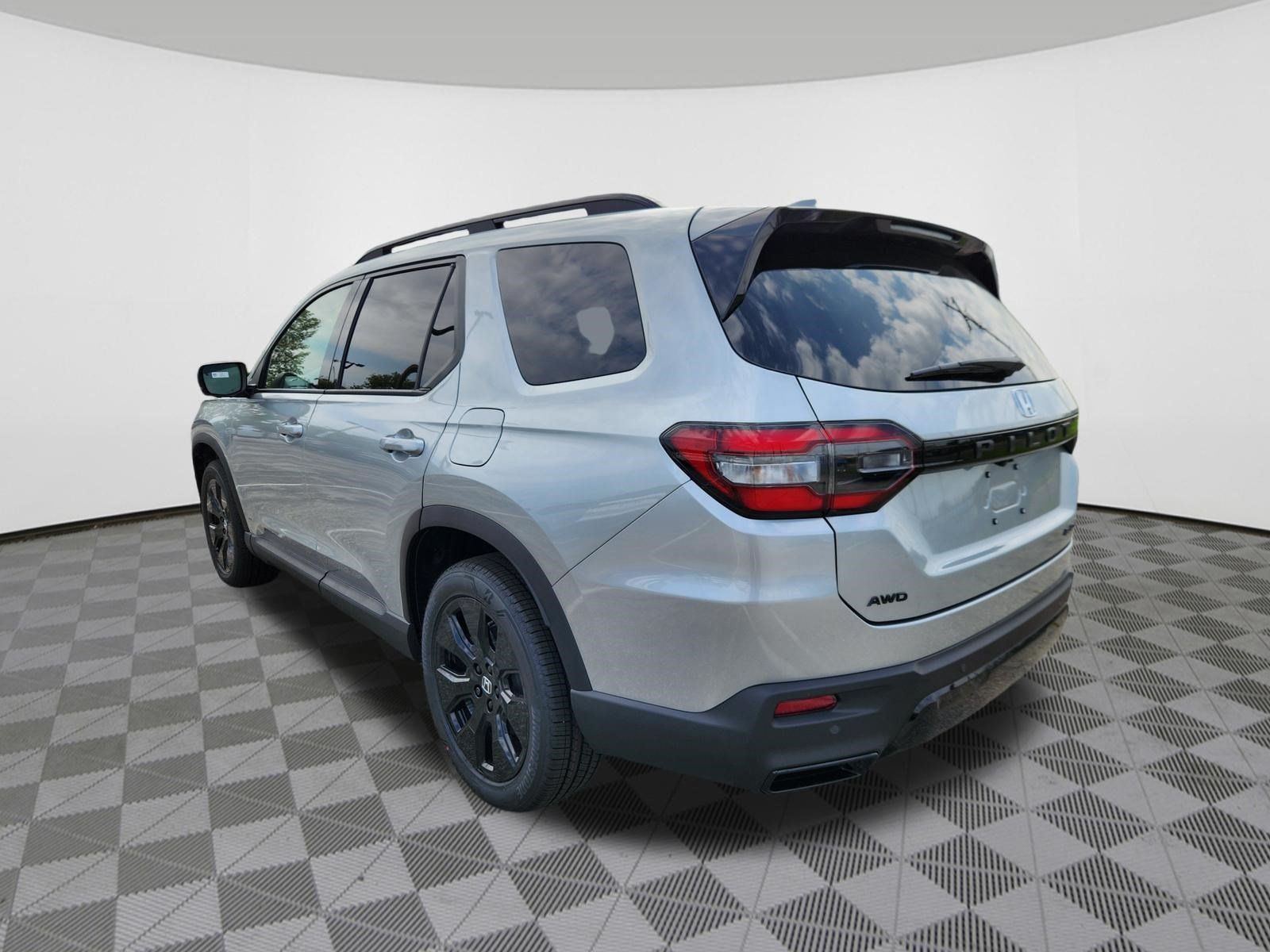 New 2026 Honda Pilot Black Edition image 3