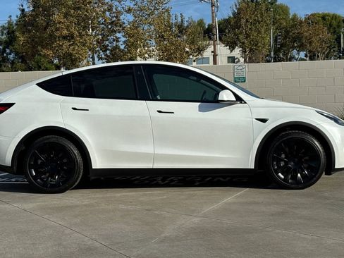 Used 2023 Tesla Model Y Long Range AWD/4WD image 6