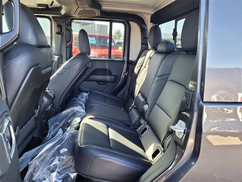 New 2025 Jeep Gladiator Sport image 7