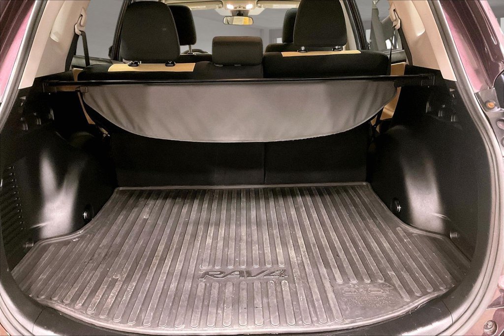 Used 2018 Toyota RAV4 XLE w/ Plus Extra Value Package AWD/4WD image 5