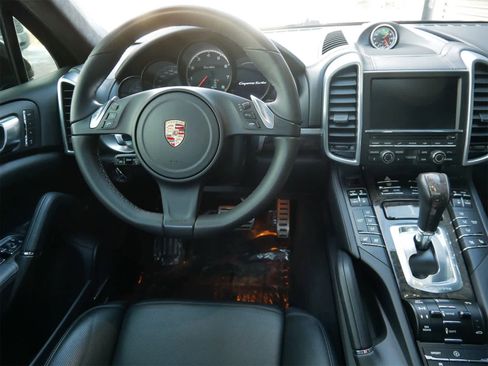 Used 2014 Porsche Cayenne Turbo image 15