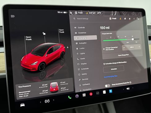 Used 2025 Tesla Model Y Performance image 12