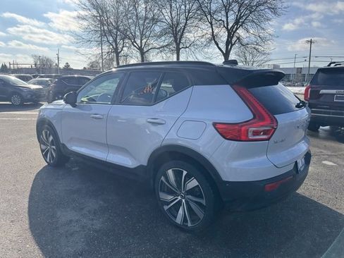 Used 2022 Volvo XC40 P8 Recharge Plus image 5