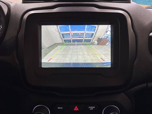 Used 2019 Jeep Renegade Latitude w/ Cold Weather Group AWD/4WD image 11