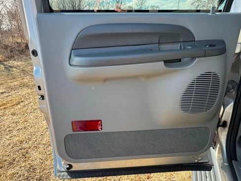 Used 2003 Ford Excursion XLT image 28